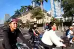 nikita-mirzani-belikan-sepeda-seharga-40-juta-untuk-anggota-timnya.jpg