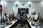 Wakil-Bupati-Sumedang-M-Fajar-Aldila-menerima-kunjungan-Staf-Ahli-Bidang-Aksesibilitas-Sosial.jpg