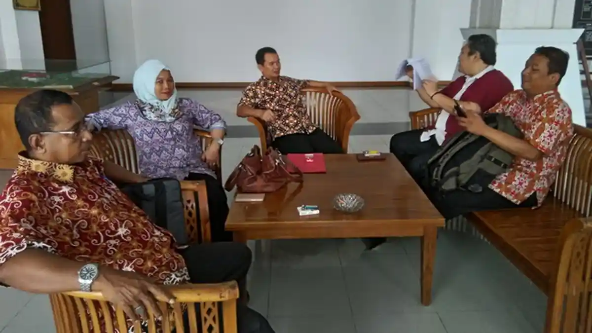 Dinonjobkan, Sejumlah Pejabat Daerah Ngantor di DPRD