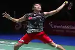 kento-momota-kala-bertanding-di-turnamen-bulutangkis.jpg