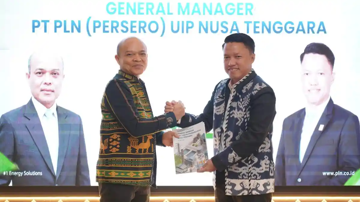 Rizki Aftarianto Serahkan Kepemimpinan PLN UIP Nusra kepada Manurung