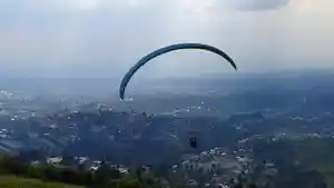 terbang-paralayang-segoro-gunung-karanganyar.jpg