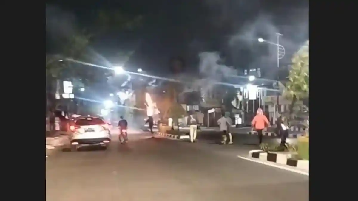 Geng Motor yang Terdiri dari Bocah Saling Serang Pakai Petasan, Warga Resah