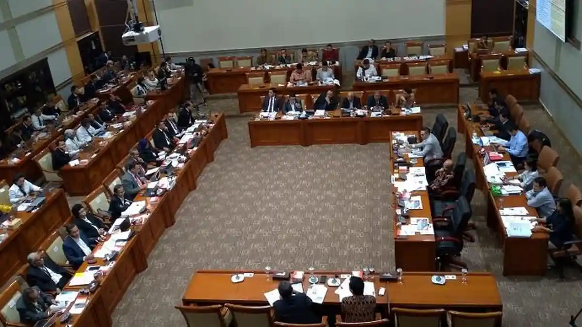Anggota Dewan Pengawas KPK Dicecar Komisi III DPR