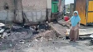 Warung-ludes-terbakar-di-Jombang.jpg