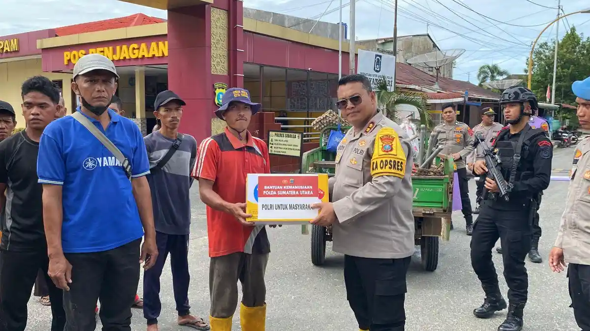 Polres Sibolga Salurkan Bantuan Sembako untuk Korban Terdampak Banjir dan Longsor
