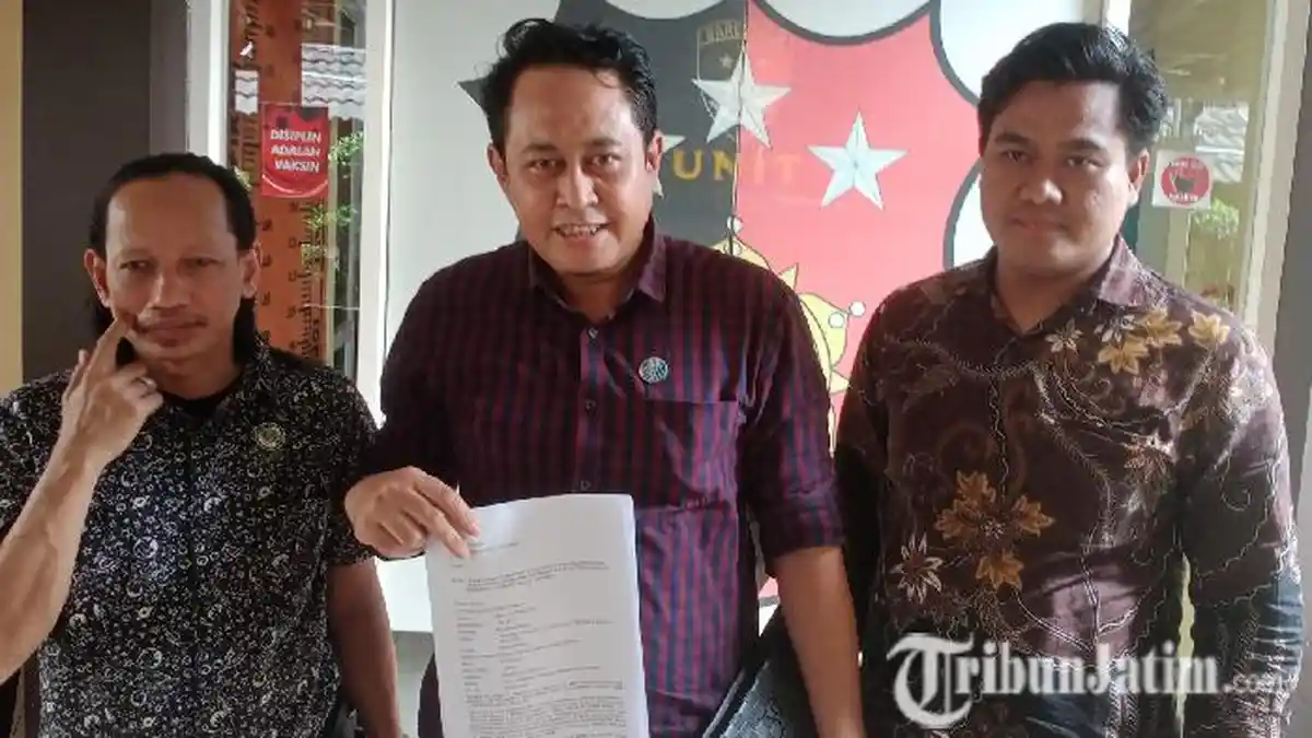 Diduga Pungli Pengurusan Pembelian Tanah, Kades Sidomukti Lamongan Dilaporkan ke Polisi