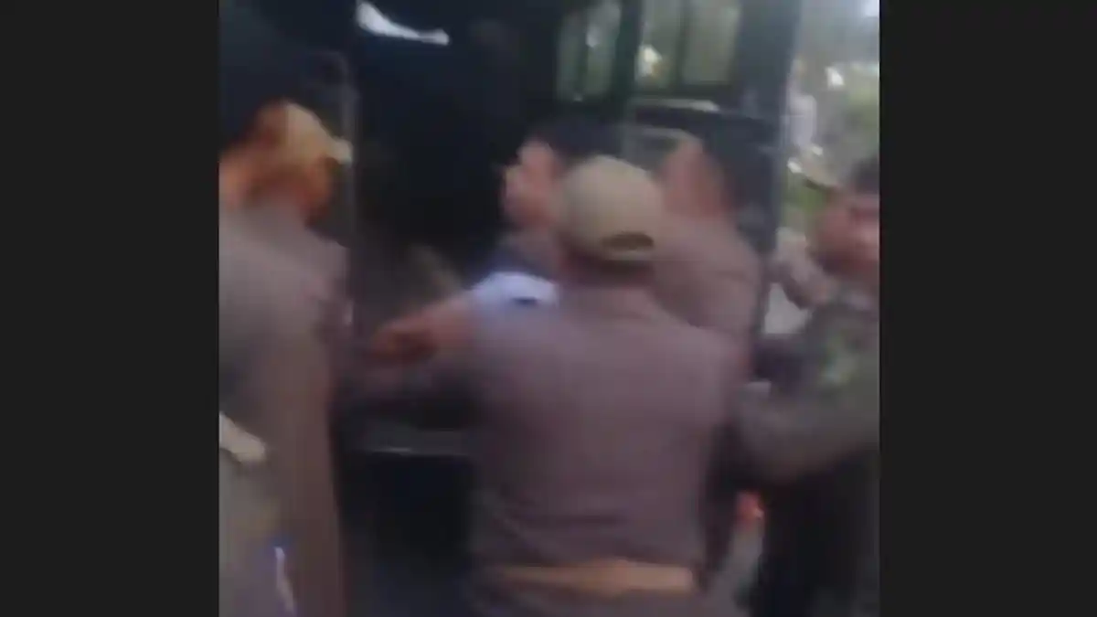 Pengendara Motor Ngaku Dikeroyok Sejumlah Personel Satpol PP yang Diduga Ugal-ugalan di Jalan