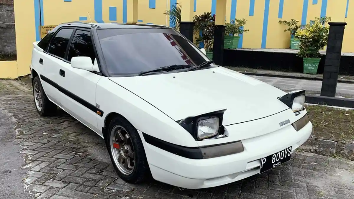 Mazda Astina 1992, Mobil 