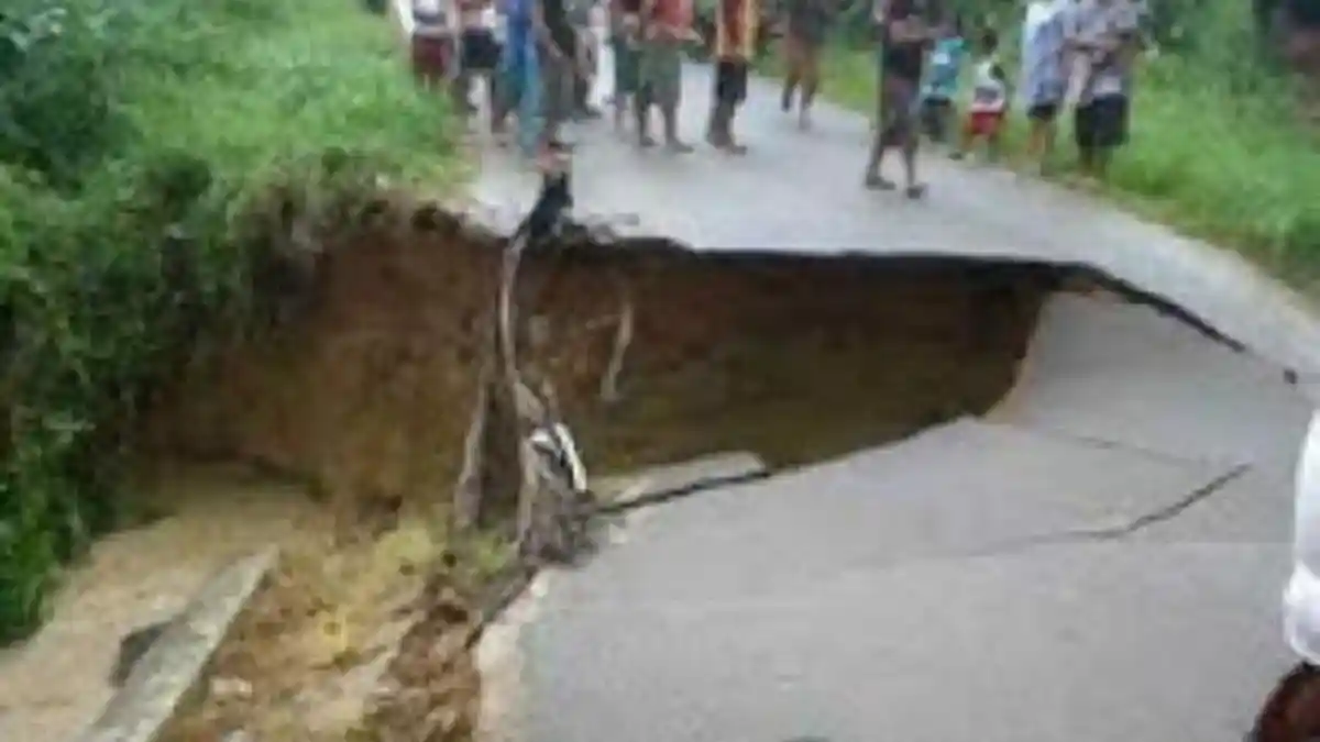 Jalur Pangkalan Bun-Sampit Putus, Gubernur Kaltim Turun ke Lokasi