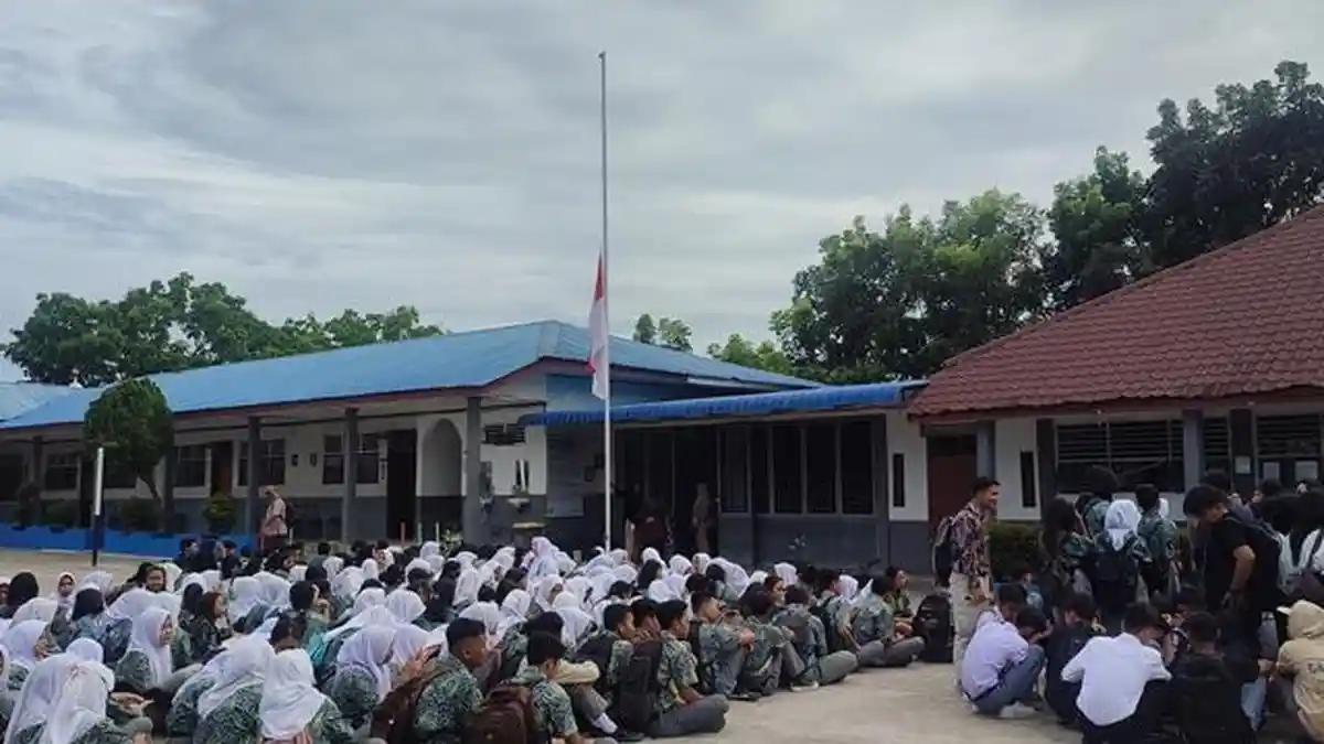 SMK Negeri 1 Siantar Berkabung 5 Guru Meninggal Kecelakaan, Kibarkan Bendera Setengah Tiang