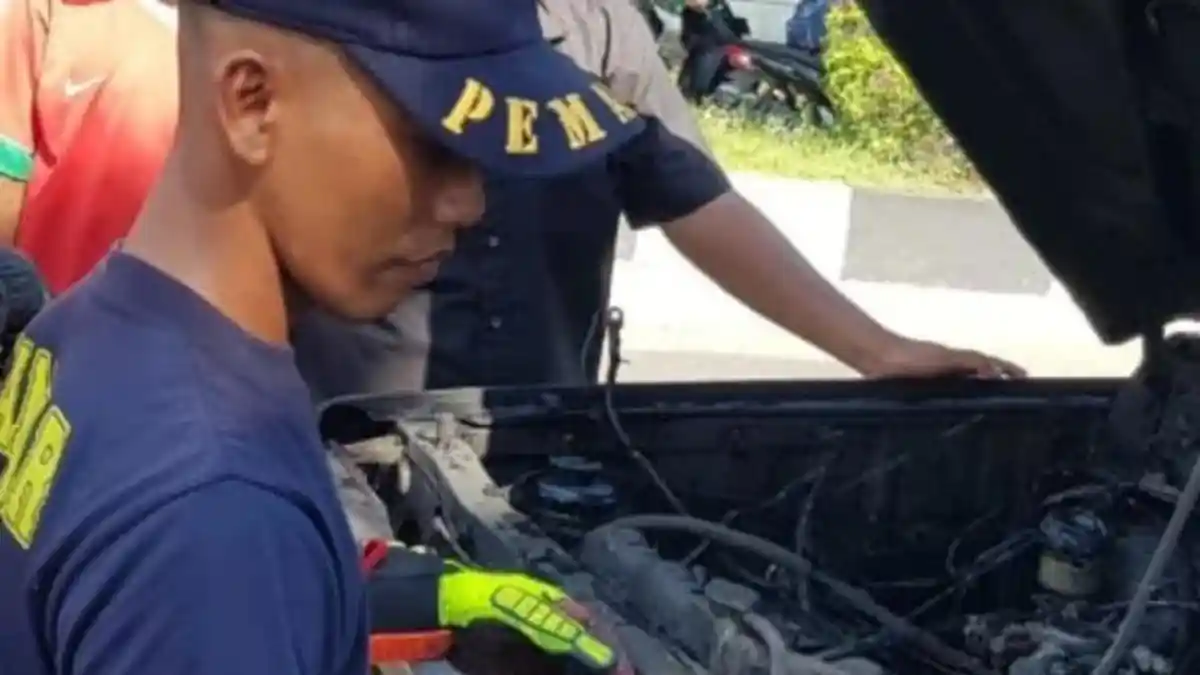 Kronologis Munculnya Percikan Api, Mobil Hampir Terbakar di Depan DPRD Kalteng