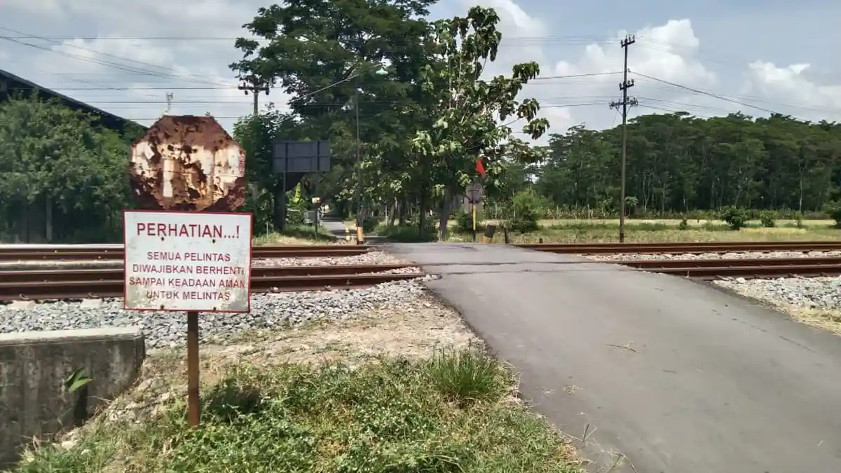 Tips Melewati Perlintasan Rel Kereta Api Agar Terhindar dari Kecelakaan, Jangan Panik saat Melintas