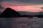 Menikmati Matahari Terbenam di Labuan Bajo