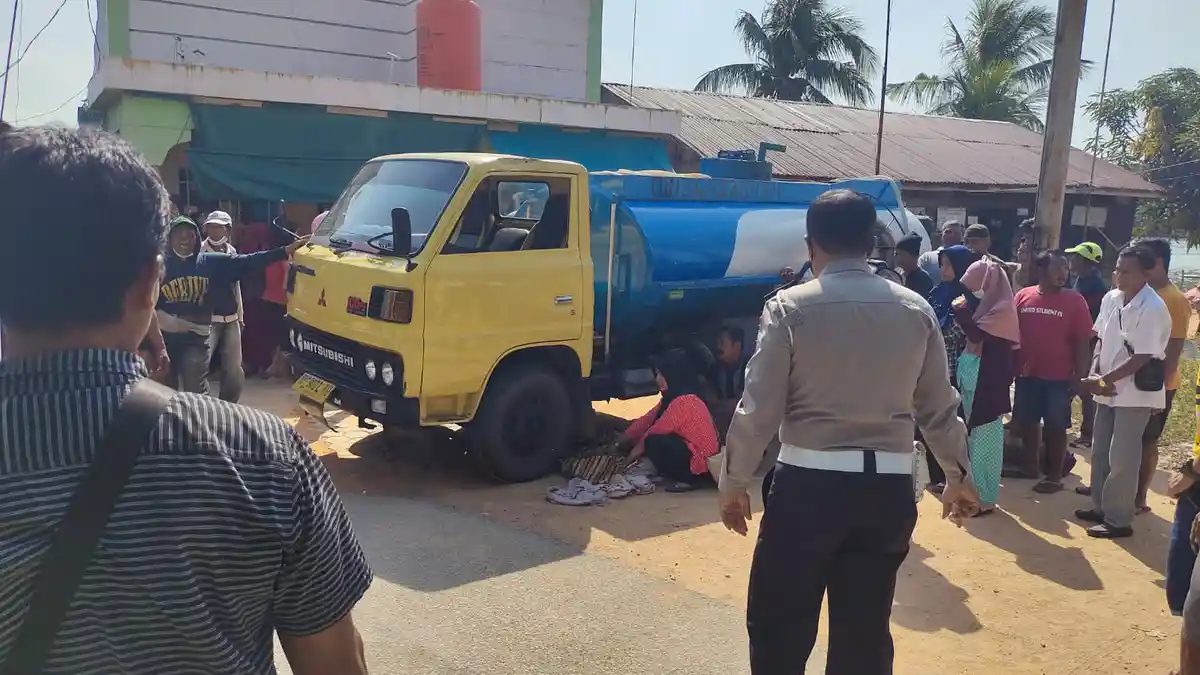Petaka Bocah 3 Tahun, Terlindas Truk Muatan Penuh Air saat Asyik Main