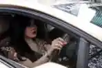 Syahrini Berkonvoi dengan Lamborghini