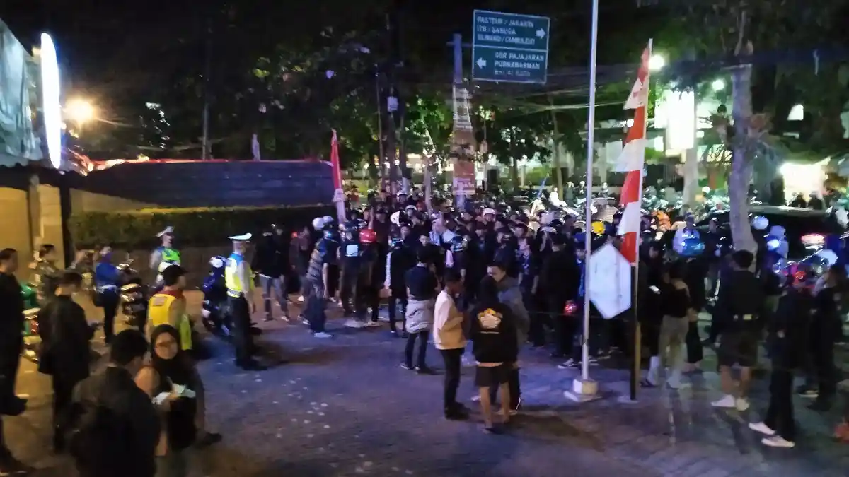 Siang Ini, Ribuan Bobotoh Persib Bandung Unjuk Rasa, Tuntutannya Robert Albert Dipecat