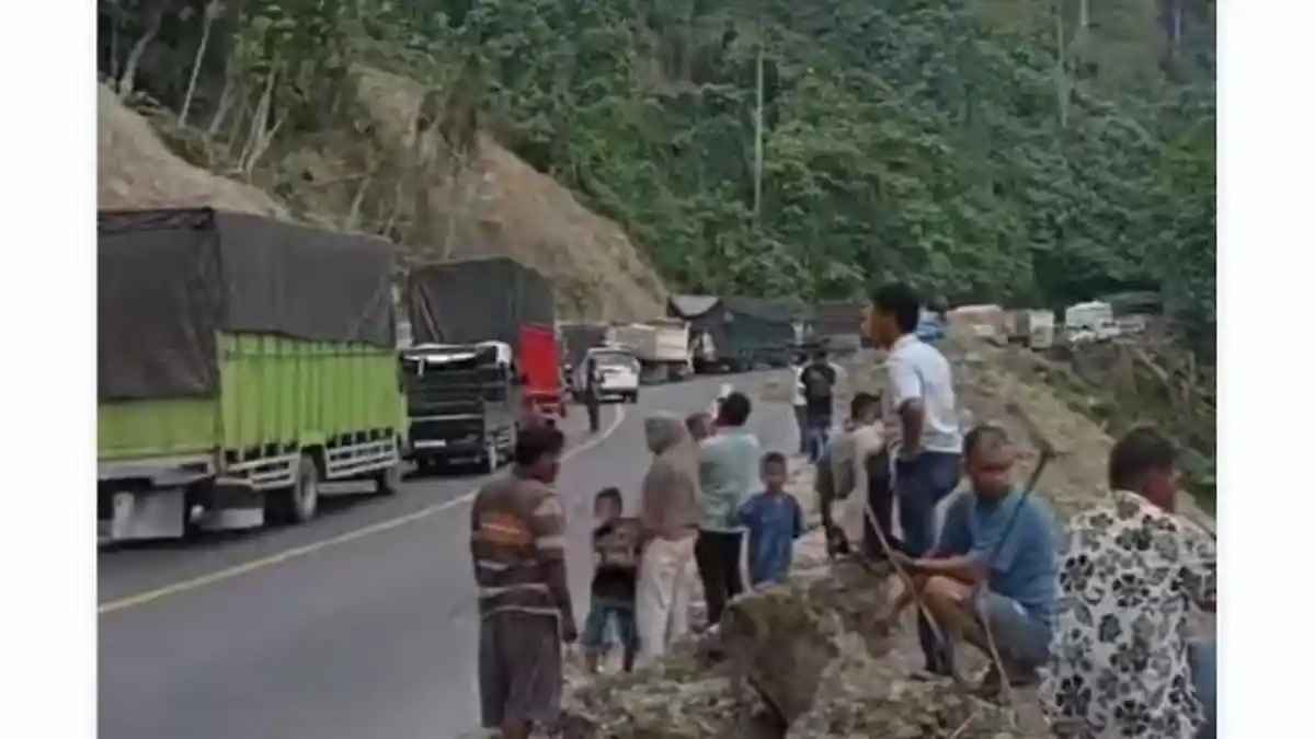 Kondisi Terkini Jalan Lintas Medan-Berastagi Kembali Lancar, Sempat Macet karena Pengaspalan Jalan