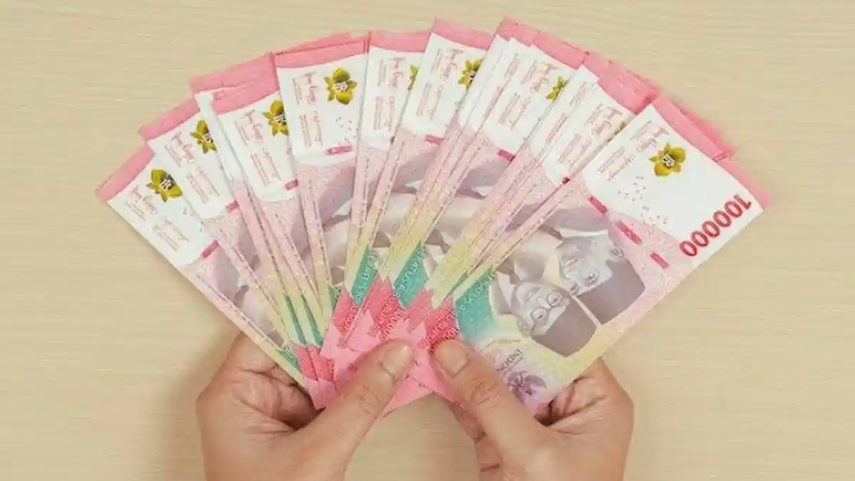 Bawaslu Sumsel Temukan Dugaan Money Politik Caleg di Plaju, Amplop dan Stiker Caleg Diamankan