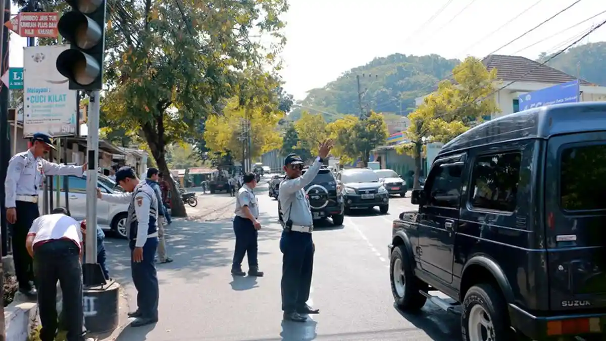 Urai Kemacetan, Dishub Kota Semarang Pasang Traffic Light di Dekat Jembatan Besi Sampangan