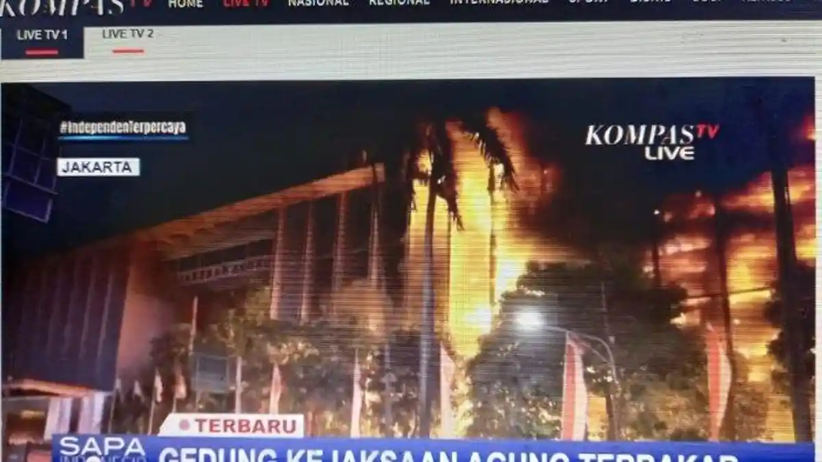 Gedung Kejaksaan Agung Terbakar, Api Terlihat Menyala di Lantai 2 Sampai 4