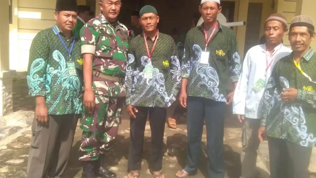 Babinsa Kampung Bumi Dipasena Cek Keamanan Lingkungan Jelang Pemilu