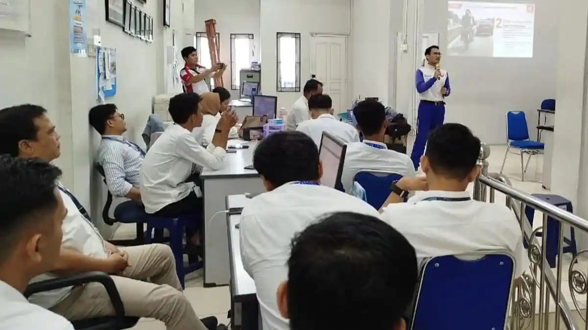 Keren! Karyawan WOM Finance Siap Utamakan Keselamatan Bekendara