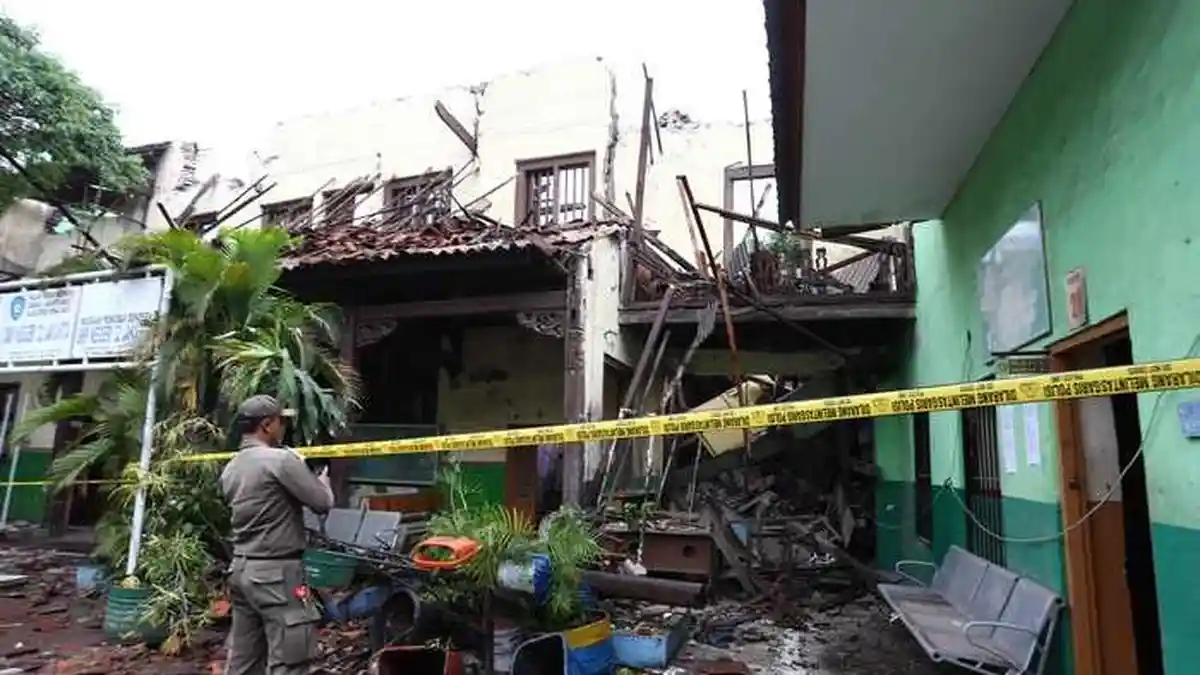 Berulang Kali Ajukan Permohonan Renovasi ke Disdik DKI Tak Digubris, SMPN 32 Jakarta Akhirnya Roboh