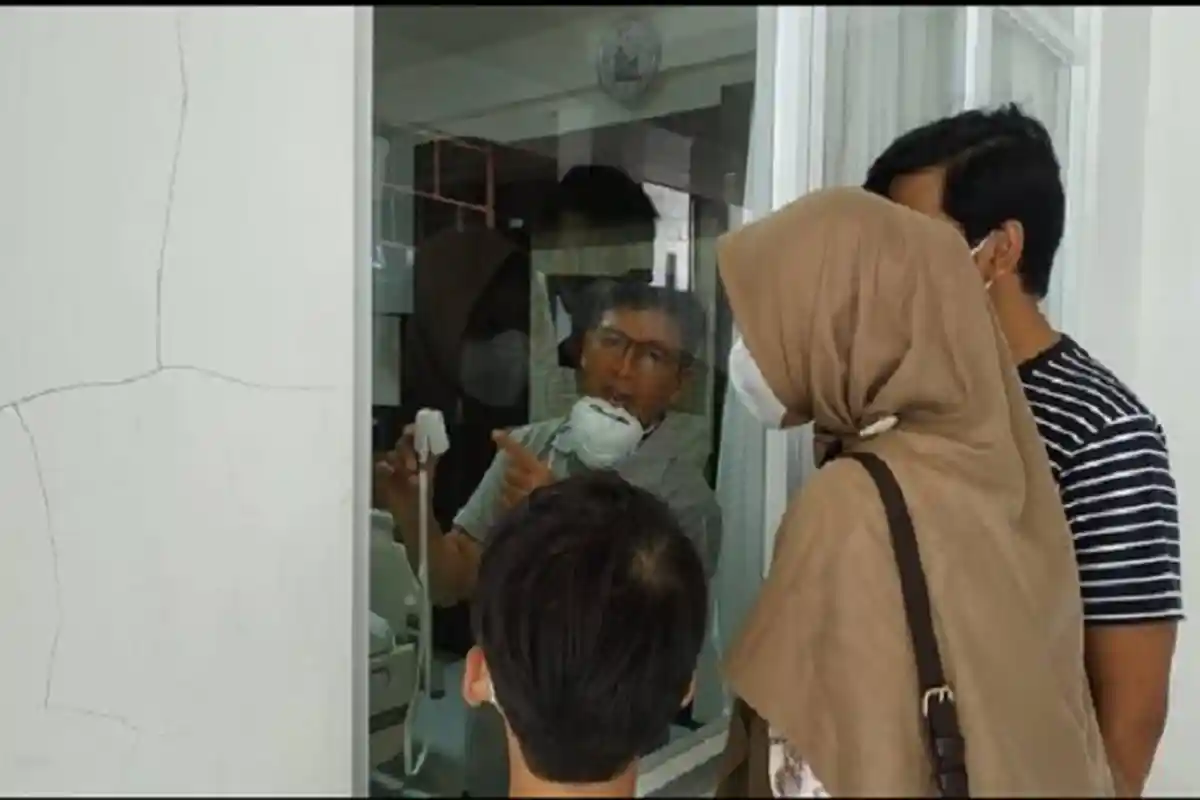 Dirawat karena Covid-19, Ini Foto Aa Gym, Penjenguk Dibatasi Kaca, Ustaz Yusuf Mansur Ingin Menengok