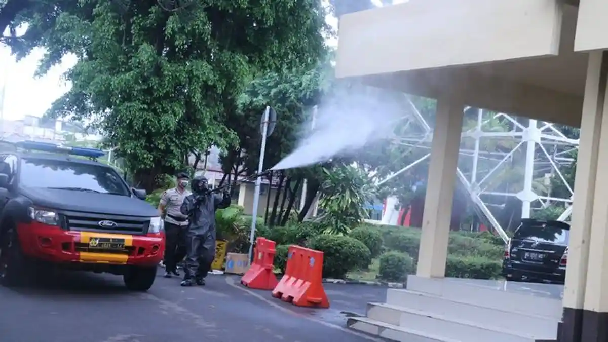 Ada Penyemprotan Disinfektan di Wilayah Kenten, Cegah Mewabahnya Virus Corona
