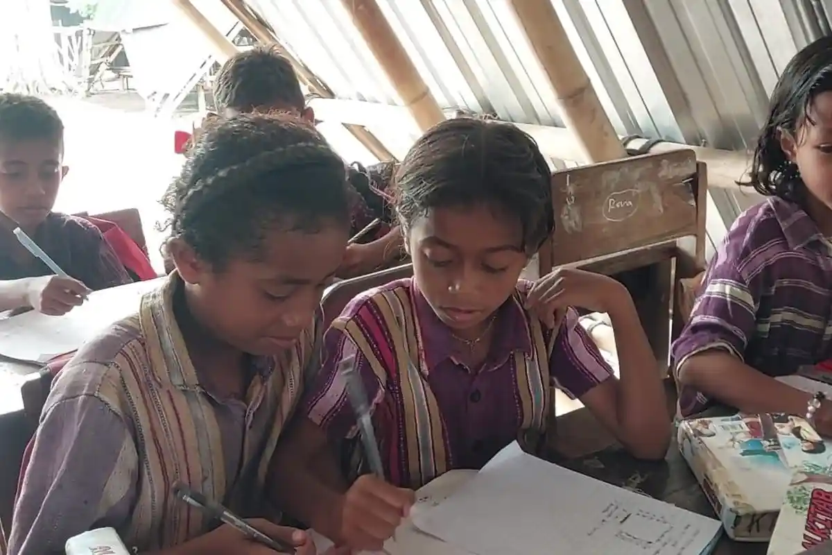 Siswa Penyintas Lewotobi Flores Timur NTT Ingin Santap MBG