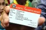 Jokowi Bagikan Kartu Jakarta Sehat