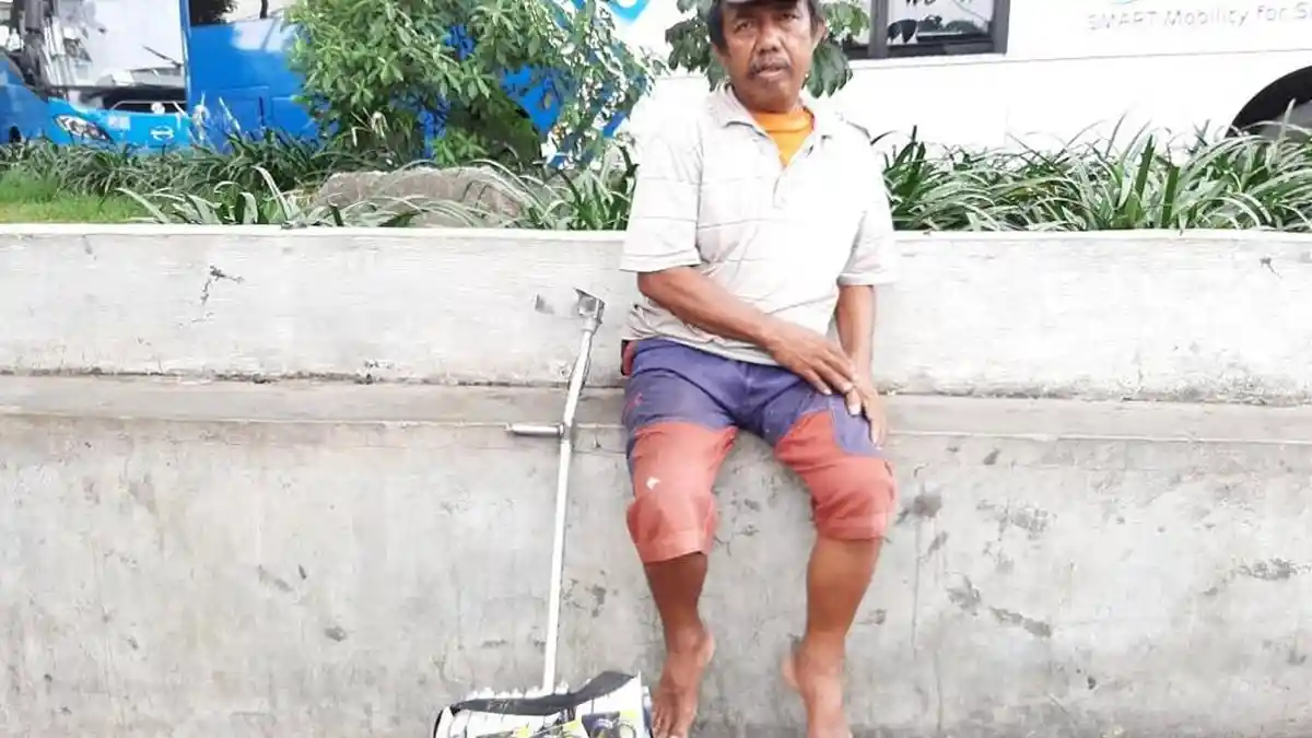 Kisah Rustam Asal Purbalingga Memilih Berdagang Asongan Meski Pembuluh Darahnya Retak