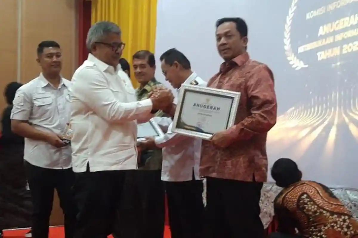 Pemkab Bireuen Raih Penghargaan Informatif Keterbukaan Informasi Publik dari KIA
