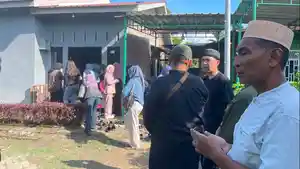 Suasana-duka-terlihat-di-rumah-Pasutri-yang-menjadi-korban-kecelakaan-di-Desa-Tanjung.jpg
