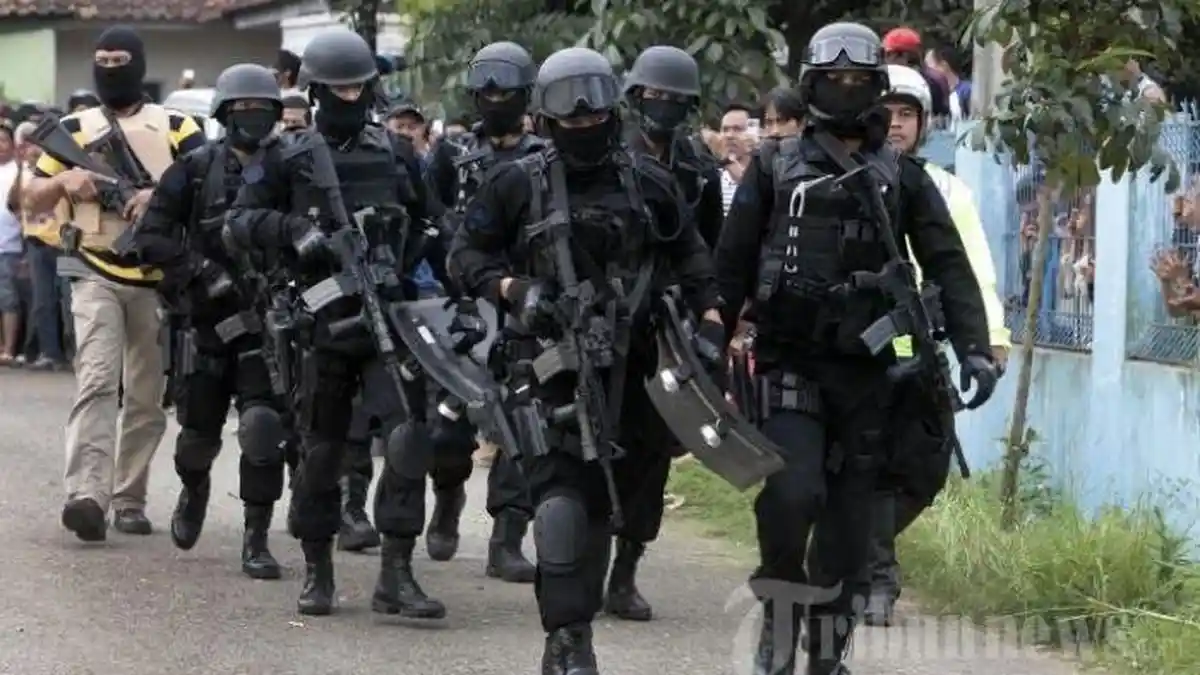 Densus 88 Geledah Rumah Terduga Teroris di Tanah Datar Sumbar, Dua Kantong Buku Jihad Diamankan