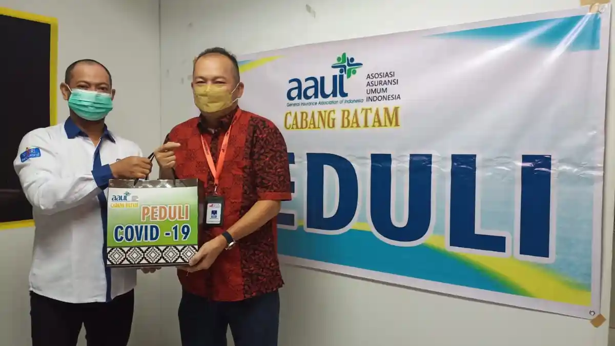Peduli Covid-19, AAUI Cabang Batam Bagikan Sembako, Masker dan Vitamin