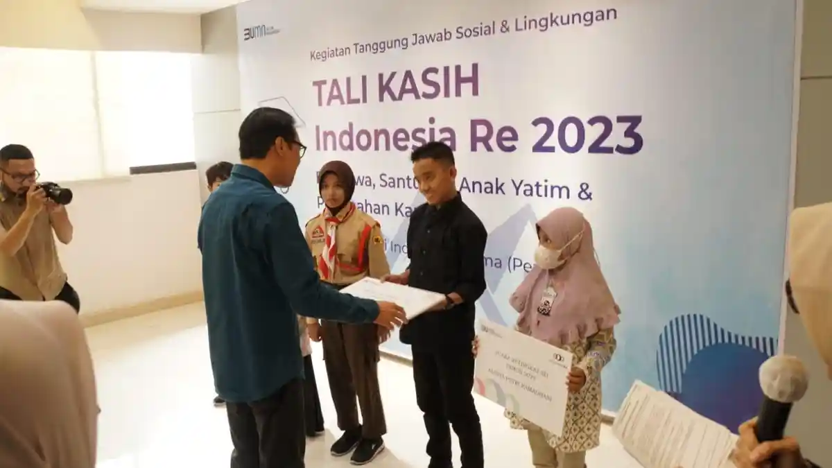 Program TJSL Indonesia Re: Beasiswa Anak Karyawan Hingga Bantuan Perumahan