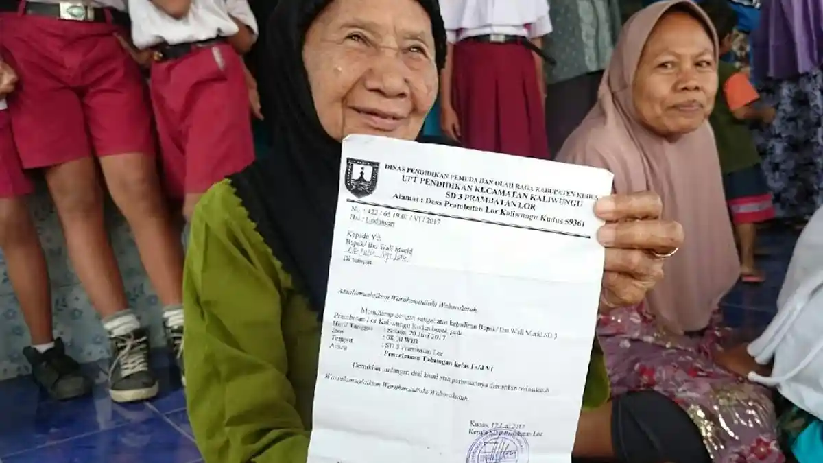 Petugas Pencatat Tabungan SDN 3 Prambatan Lor Kudus Pingsan Digeruduk Wali Murid