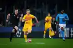 De-jong-barcelona-vs-napoli.jpg