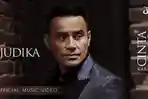 download-lagu-cinta-karena-cinta-judika-lengkap-lirik-video-klip-unduh-mp3-mp4-di-sini.jpg