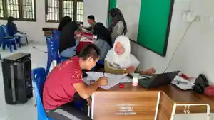 SMAN-4-Bengkalis-bantu-Calon-Peserta-Didik-mendaftar-online-PPDB.jpg