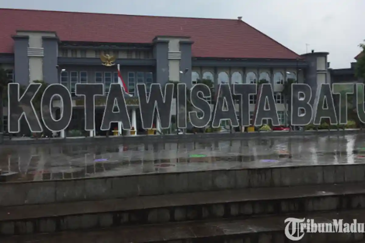 Balai Kota Among Tani Disemprot Disinfektan, Ada 2 ASN Pemkot Batu Positif Virus Corona Covid-19