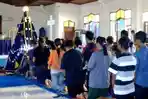 SEMANA-SANTA-LARANTUKA-Peziarah-Semana-Santa-di-Kapela-Tuan-Ma-Larantuka.jpg