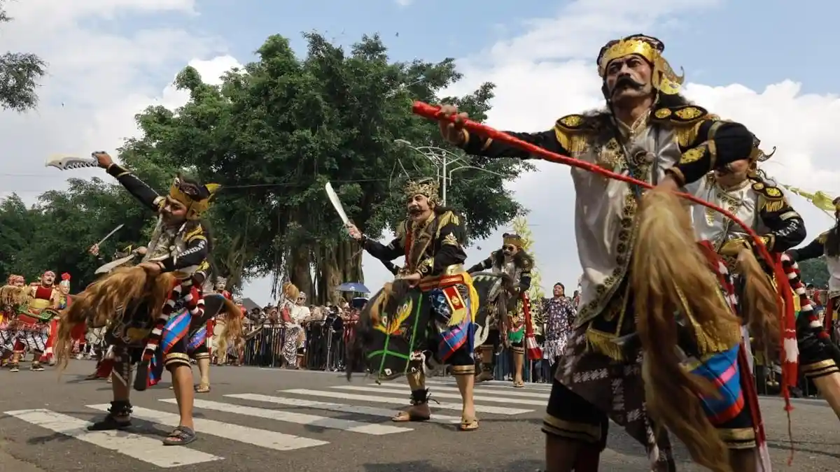 Karnaval Kemerdekaan Sukses Digelar, Bupati Wonosobo Gaungkan Pesan Pelestarian Alam dan Budaya 