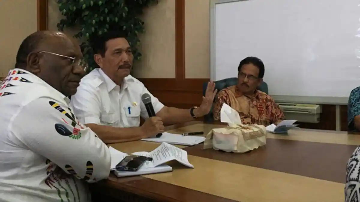 Luhut Minta Seluruh Masyarakat Harus Terlibat dalam Pembangunan Papua