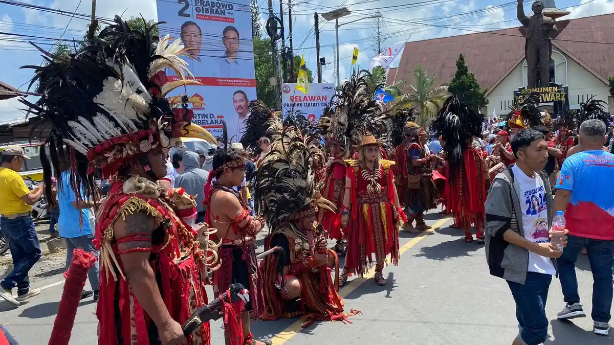 Tarian Kabasaran Khas Minahasa Lakukan Persiapan Penyambutan Prabowo di Langowan 