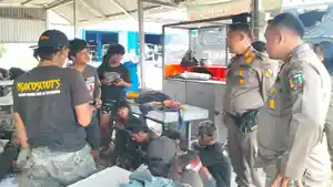 Berhari-hari_Nongkrong_Dekat_Jembatan_Sail_Satpol_PP_Perintahkan_Anak_Punk_Tinggalkan_Pekanbaru_1.jpg