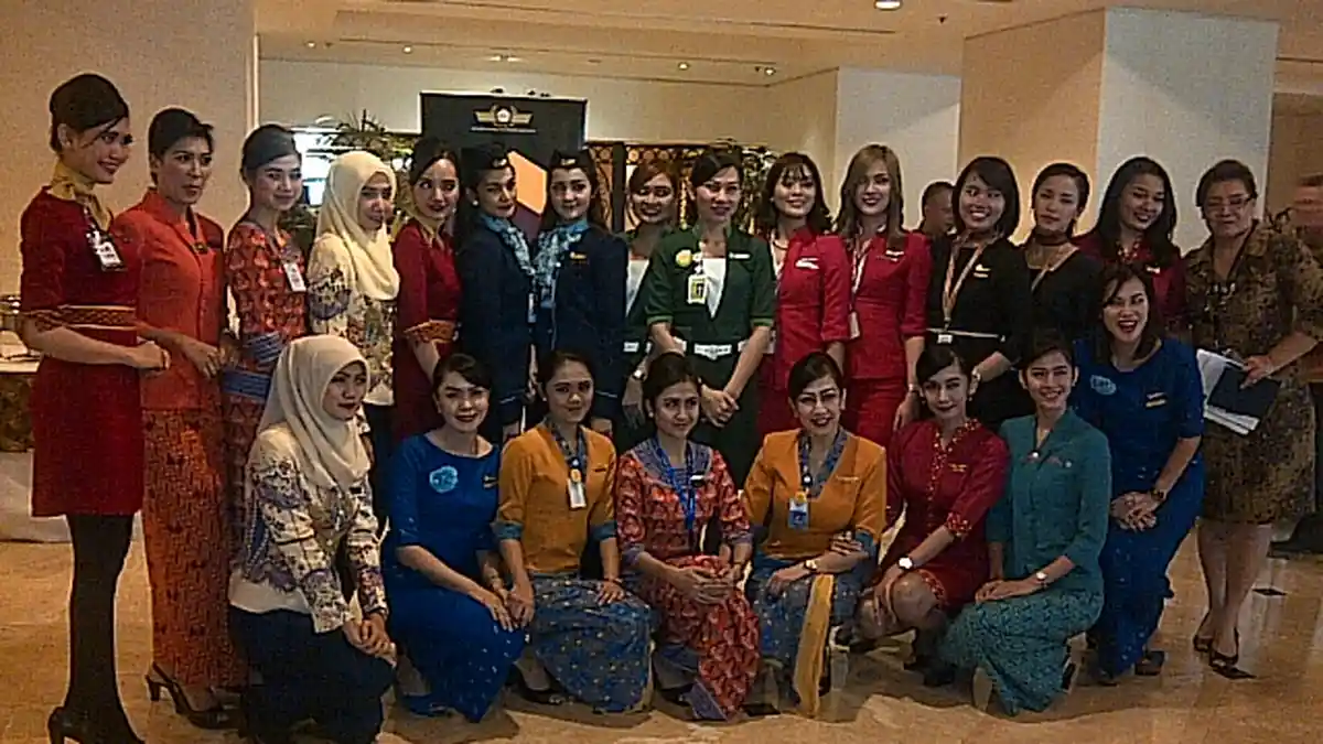 Banyak Pramugari Cantik Dirumahkan Karena Asap