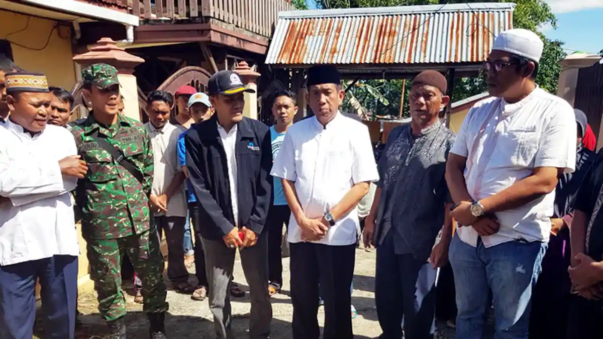 Bocah Terseret Arus 3 Kilometer di Selokan, Paslon Ini Sambangi Rumah Duka Ini Komentarnya.